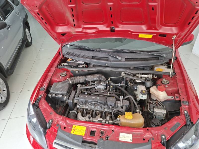 CHEVROLET - CELTA - 2013/2014 - Vermelha - R$ 34.000,00