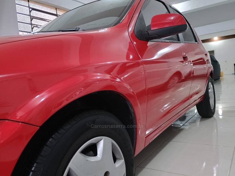CHEVROLET - CELTA - 2013/2014 - Vermelha - R$ 34.500,00