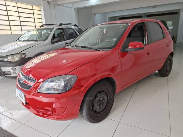 CHEVROLET - CELTA - 2013/2014 - Vermelha - R$ 34.000,00