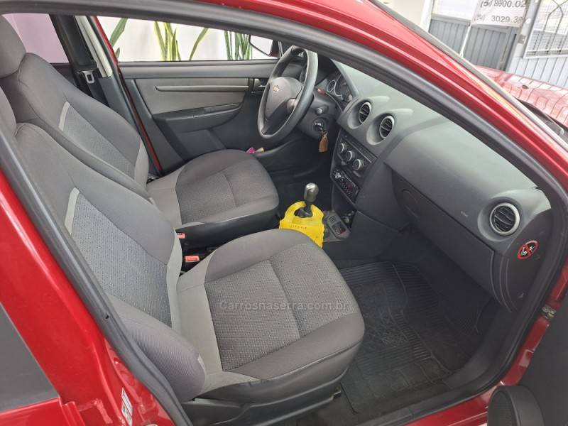 CHEVROLET - CELTA - 2013/2014 - Vermelha - R$ 34.000,00