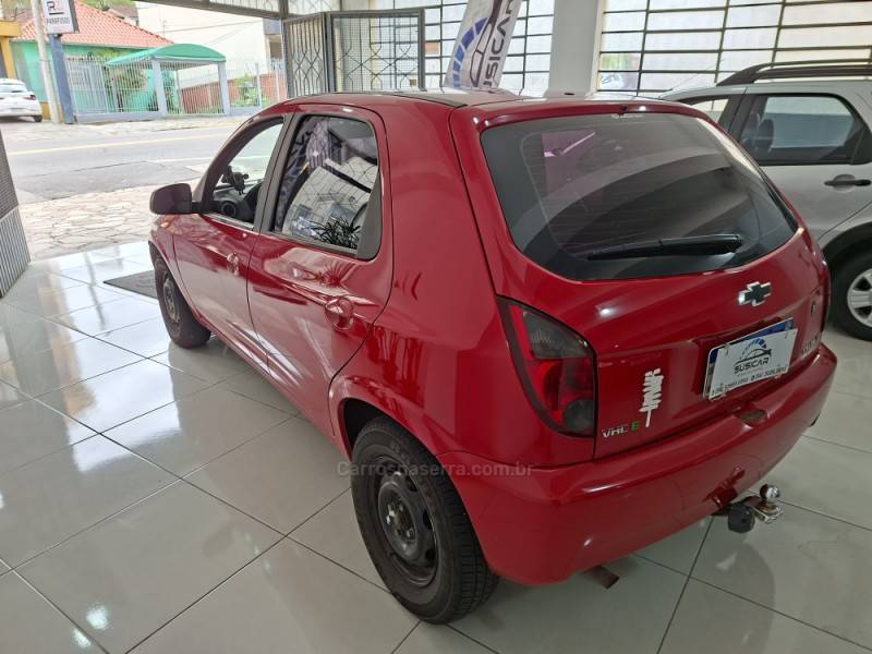 CHEVROLET - CELTA - 2013/2014 - Vermelha - R$ 34.000,00