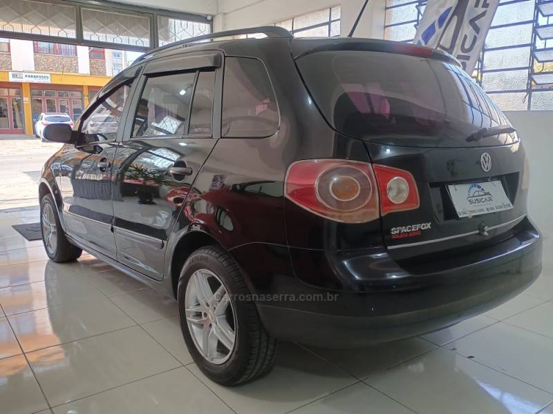 VOLKSWAGEN - SPACEFOX - 2008/2008 - Preta - R$ 29.500,00